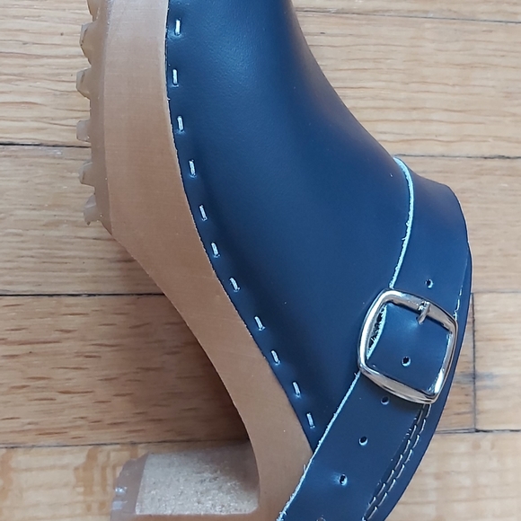 Swedish Clogs - Picture 5 of 7